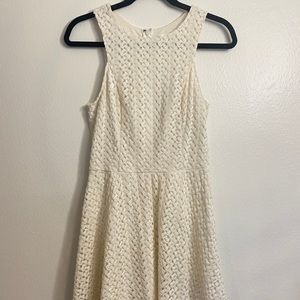 SIZE MEDIUM CREAM COLORED, KNEE LENGTH DRESS!